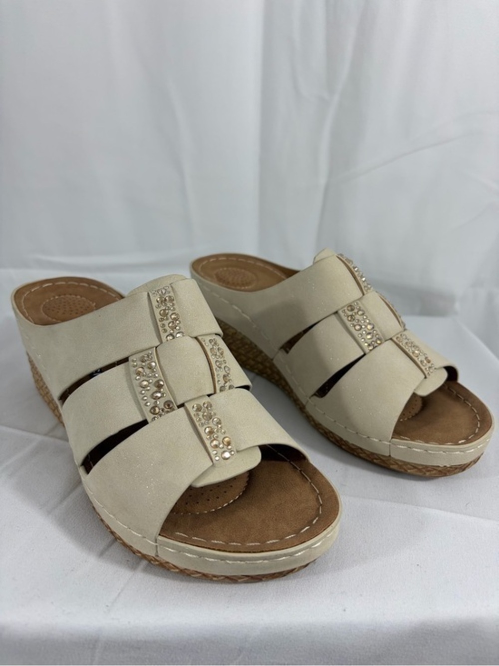 NWT Good Choice Women’s Size 6.5 Beige Embellished Wedge Slide Sandals